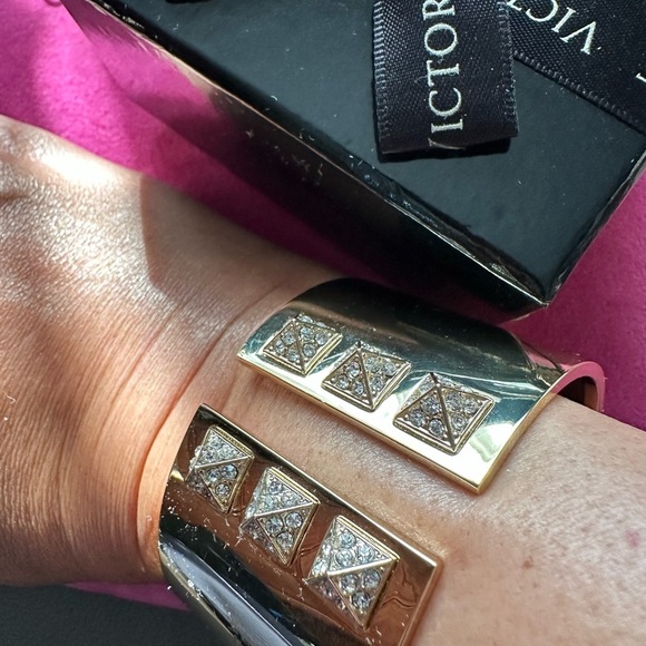 Victoria's Secret Gold Cuff Scandalous Rhinestone Hinged Size 6 - Picture 2 of 11